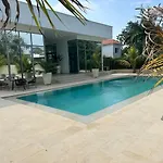 Vila 10 Min From Beach